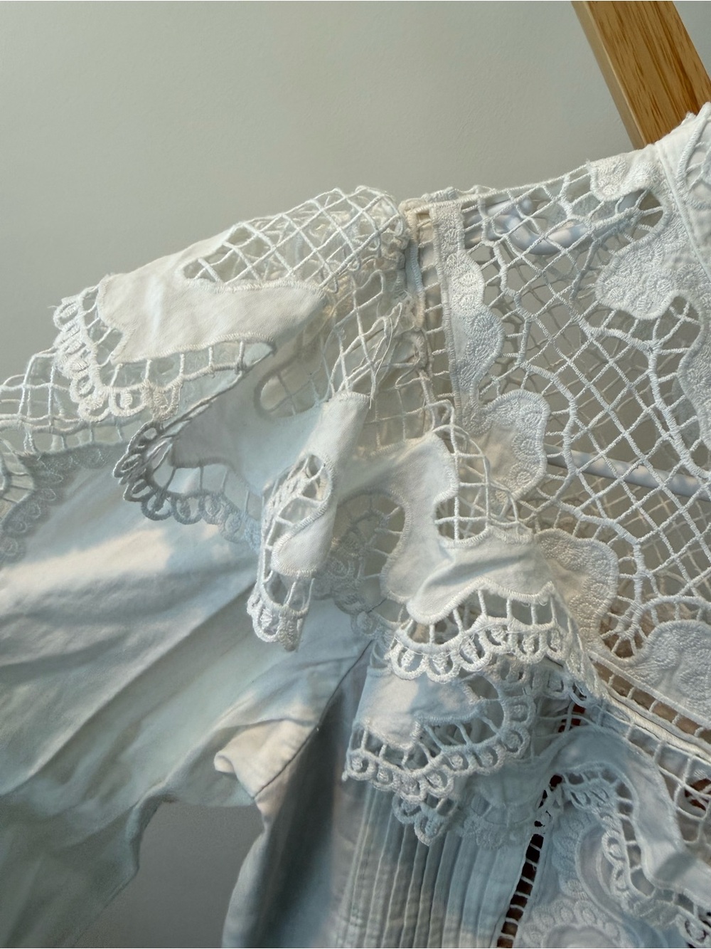 Alice + Olivia White Lace Ruffle Cape Jacket - Picture 4 of 7